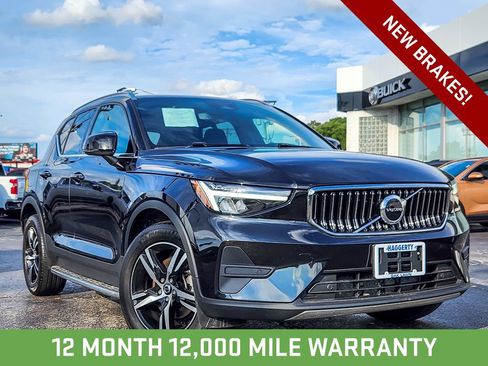 Used 2024 Volvo XC40 B5 Core AWD/4WD image 1
