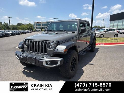 Used 2023 Jeep Gladiator Sport AWD/4WD image 2