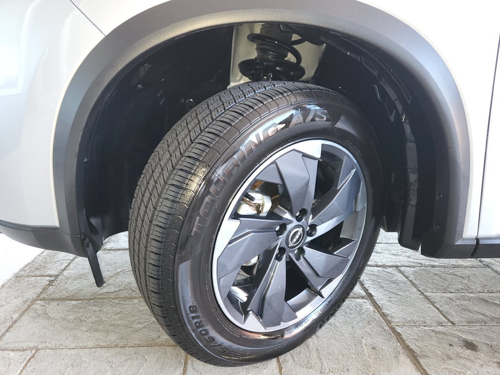 Used 2025 Nissan Rogue SV FWD image 31