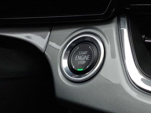 Used 2025 Chevrolet Trax LT w/ Driver Confidence Package image 22