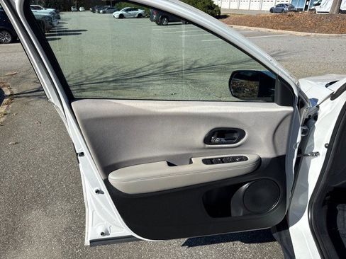 Used 2018 Honda HR-V LX image 17