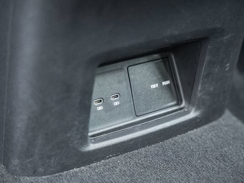 Used 2025 Volkswagen Atlas SE AWD/4WD image 34