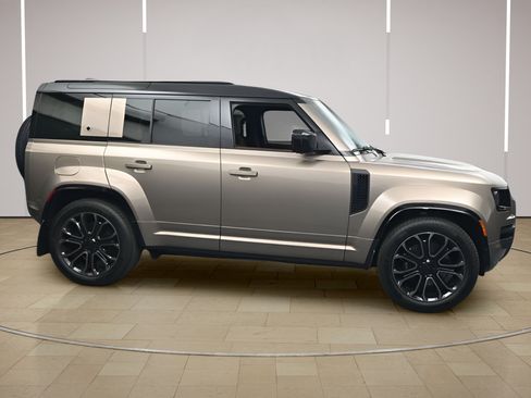 New 2026 Land Rover Defender 110 AWD/4WD image 24