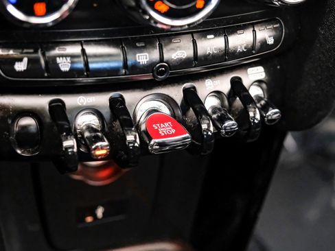 Used 2019 MINI Cooper S w/ Premium Package image 17