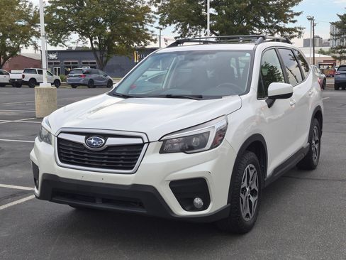 Used 2021 Subaru Forester Premium AWD/4WD image 10