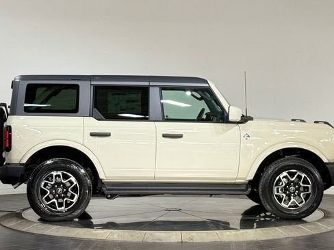 New 2026 Ford Bronco Outer Banks image 11