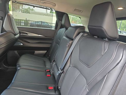 Used 2025 INFINITI QX60 Luxe FWD image 12