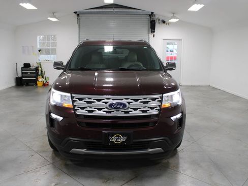 Used 2019 Ford Explorer XLT w/ Equipment Group 202A image 3
