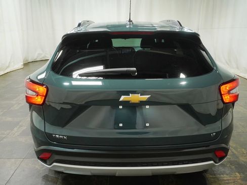 Used 2025 Chevrolet Trax LT w/ Driver Confidence Package FWD image 5