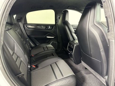 Certified 2023 Porsche Cayenne Turbo AWD/4WD image 25