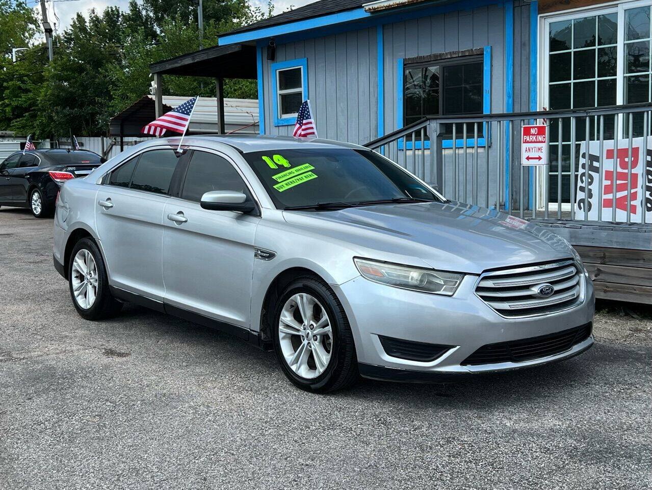Used 2014 Ford Taurus SEL FWD image 4