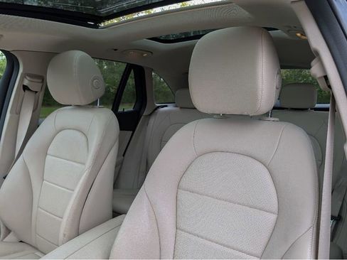 Used 2022 Mercedes-Benz GLC 300 4MATIC w/ Premium Package Lite image 16