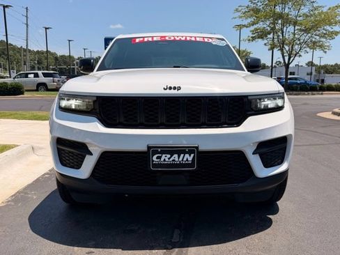 Used 2024 Jeep Grand Cherokee Altitude AWD/4WD image 2