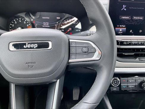 Used 2025 Jeep Compass Limited AWD/4WD image 21