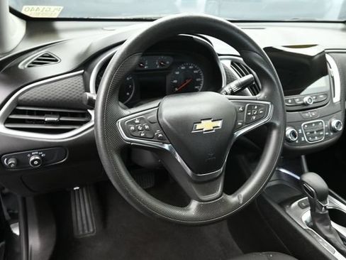 Used 2025 Chevrolet Malibu LT FWD image 23