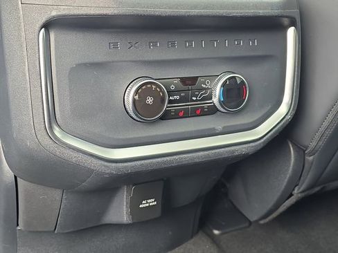 Used 2025 Ford Expedition Platinum AWD/4WD image 34