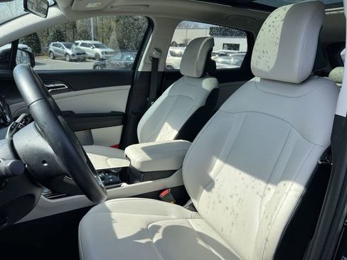 Certified 2025 Kia Sportage EX w/ Premium Package image 11