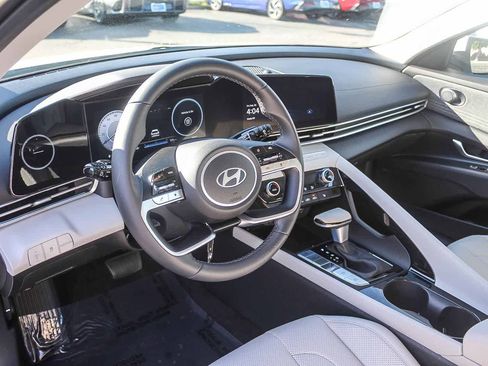 Certified 2025 Hyundai Elantra Limited image 23