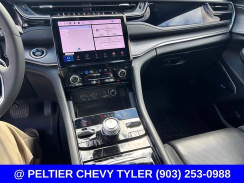 Used 2023 Jeep Grand Cherokee Overland w/ Luxury Tech Group IV AWD/4WD image 16