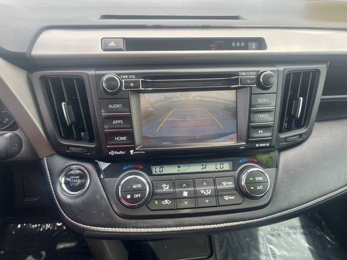 Used 2018 Toyota RAV4 XLE AWD/4WD image 32