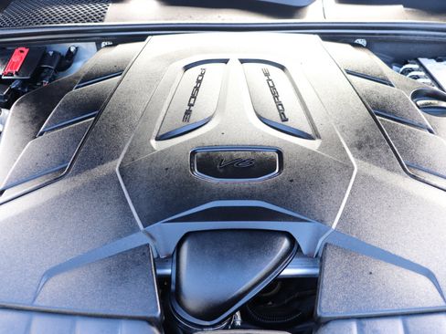 Used 2024 Porsche Cayenne image 53