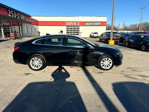 Used 2017 Chevrolet Malibu LT image 2