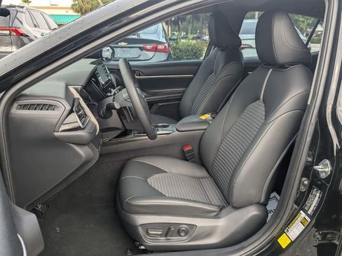 Used 2022 Toyota Camry SE w/ Convenience Package FWD image 12