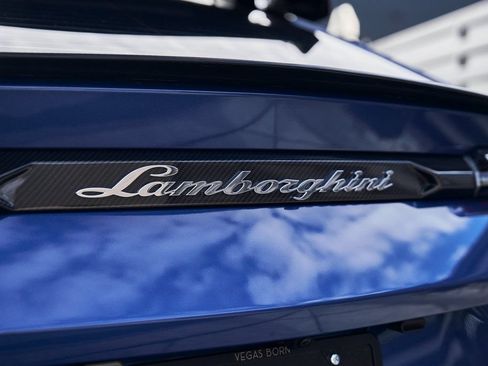 Used 2024 Lamborghini Urus Performante AWD/4WD image 17