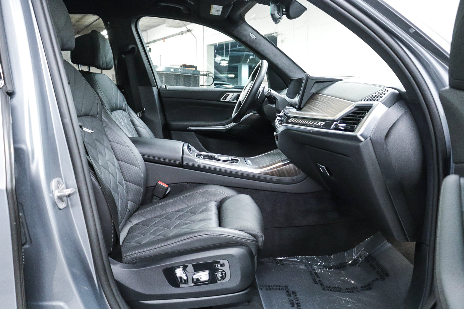 Certified 2024 BMW X7 xDrive40i w/ M Sport Package AWD/4WD image 16