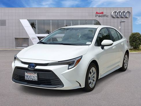 Used 2024 Toyota Corolla LE FWD image 1