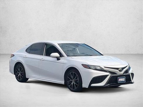 Used 2022 Toyota Camry SE w/ Carpet Mat Package (TMS) FWD image 3