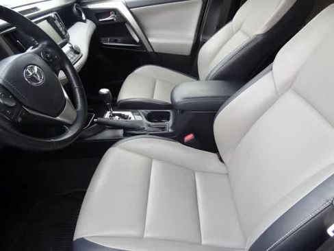 Used 2018 Toyota RAV4 Limited AWD/4WD image 8