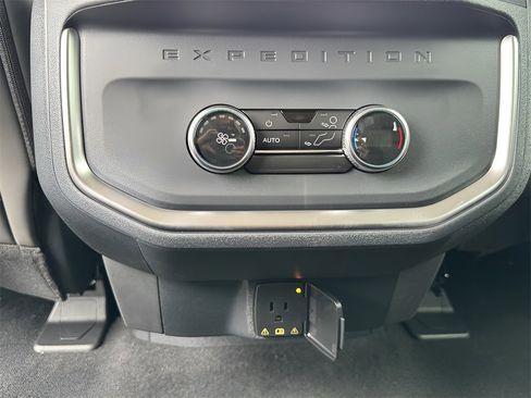 New 2025 Ford Expedition Active image 33