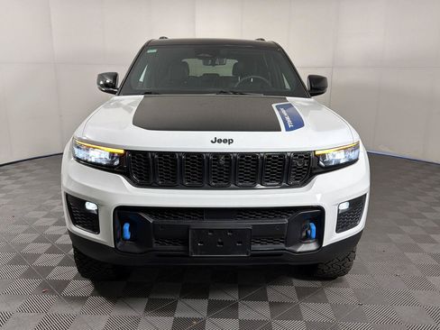 Used 2023 Jeep Grand Cherokee Trailhawk w/ Advanced Protech Group II AWD/4WD image 5