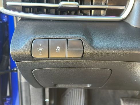 Used 2025 Hyundai Elantra Limited image 20