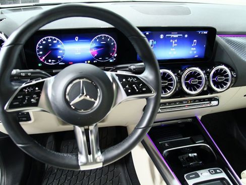 Used 2025 Mercedes-Benz GLA 250 4MATIC image 6