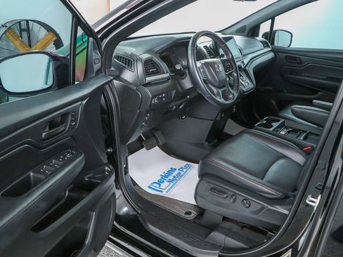 Used 2023 Honda Odyssey Sport image 3