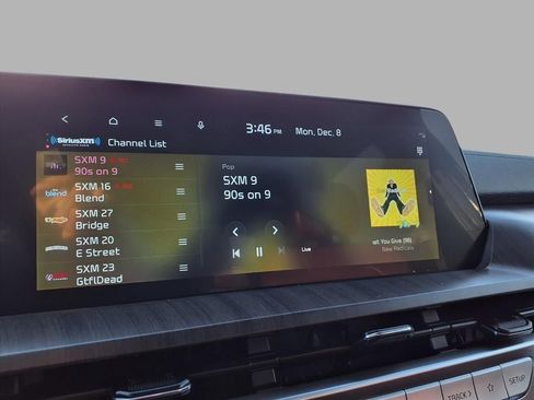 Used 2023 Kia Telluride EX w/ EX Captain's Chair Package image 5