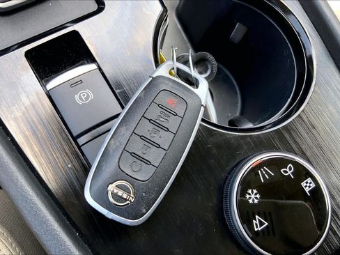 Used 2025 Nissan Rogue SV AWD/4WD image 15