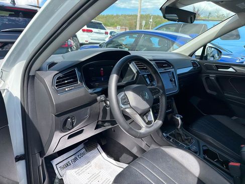Used 2022 Volkswagen Tiguan SE AWD/4WD image 18