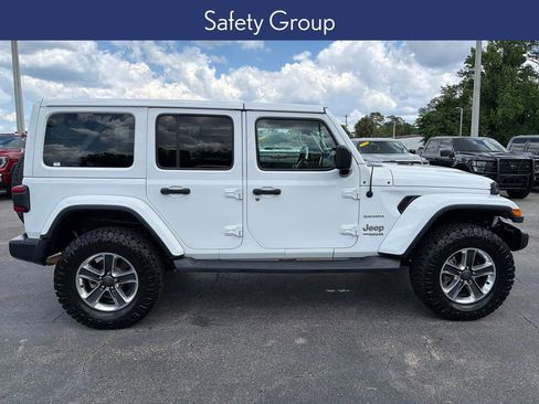 Used 2019 Jeep Wrangler Unlimited Sahara AWD/4WD image 6