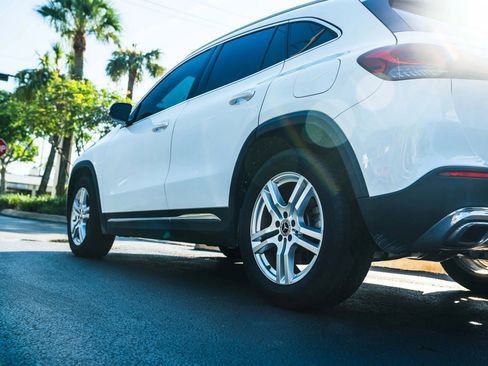 Used 2022 Mercedes-Benz GLA 250 4MATIC w/ Premium Package image 9