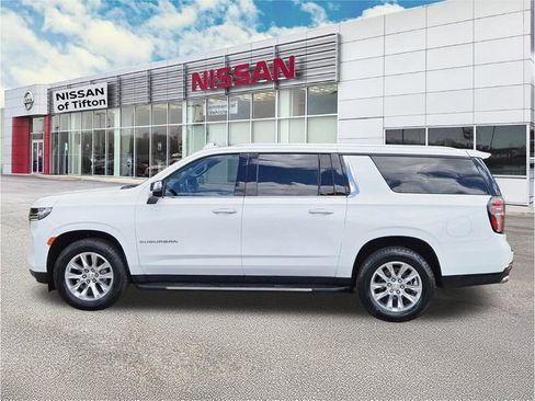Used 2023 Chevrolet Suburban Premier RWD image 6