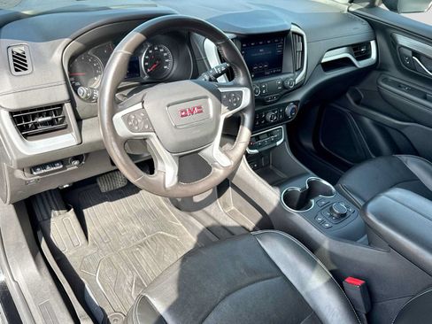 Used 2022 GMC Terrain SLT w/ Tech Package FWD image 2