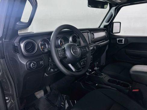 Used 2023 Jeep Gladiator Sport AWD/4WD image 9