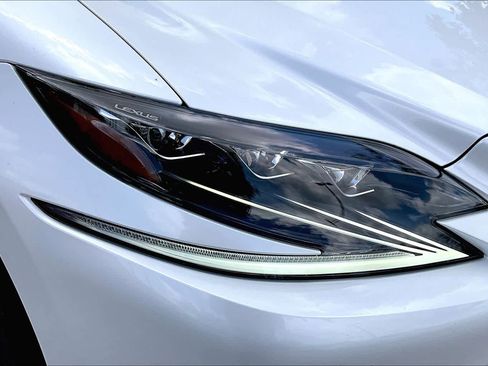 Used 2020 Lexus LS 500 w/ Accessory Package (Z2) RWD image 28