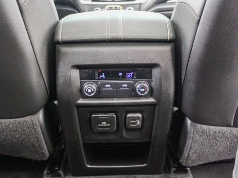 Used 2022 Chevrolet Traverse LT w/ LT Premium Package AWD/4WD image 28