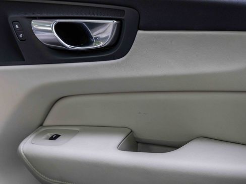 Used 2023 Volvo XC60 T8 Core image 15