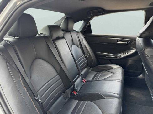 Used 2019 Toyota Avalon XSE image 45