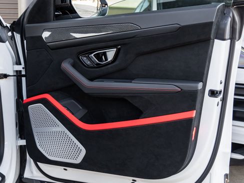 Used 2024 Lamborghini Urus Performante image 49